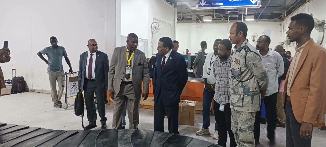 كامل إدريس يتفقد مطار بورتسودان ويكشف عن مشروع لتطويره ورفع كفاءته كامل إدريس يتفقد مطار بورتسودان ويكشف عن مشروع لتطويره ورفع كفاءته