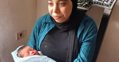 والدة الطفلة المختطفة: لم أكن أتوقع عودة ابنتى وأشكر رجال الشرطة.. فيديو