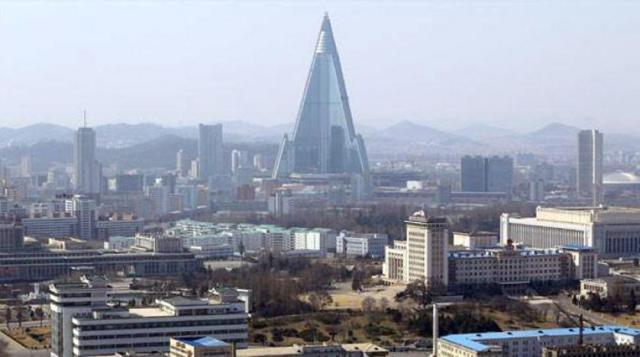 كيم جونغ أون يأمر بتحويل الحدود الجنوبية إلى حصن منيع كيم جونغ أون يأمر بتحويل الحدود الجنوبية إلى حصن منيع