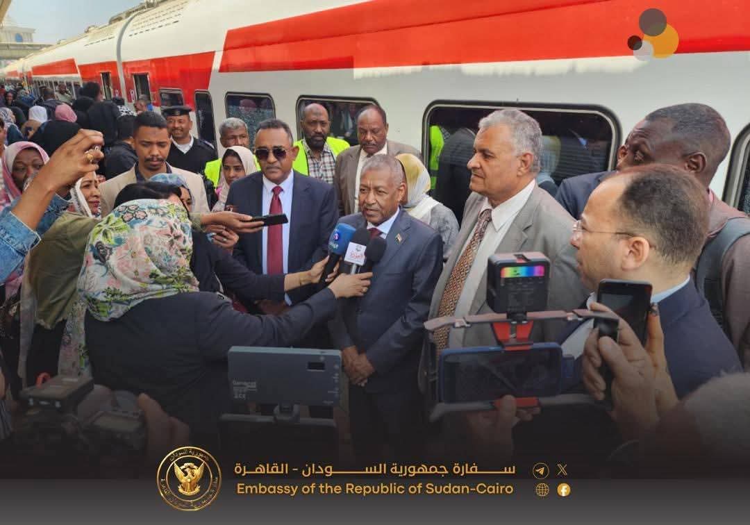 برعاية من جهاز المخابرات العامة.. عدوي يشارك في وداع دفعة جديدة من العائدين اختياريا إلى أرض الوطن برعاية من جهاز المخابرات العامة.. عدوي يشارك في وداع دفعة جديدة من العائدين اختياريا إلى أرض الوطن