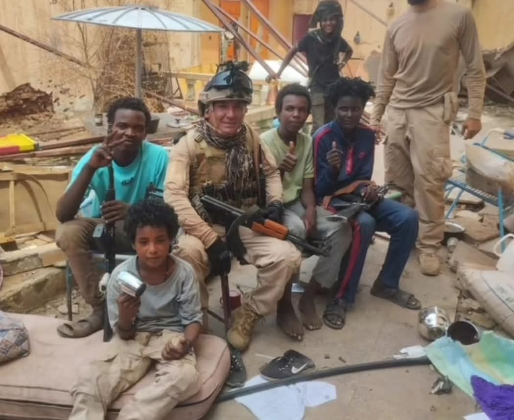 عناصر شبه عسكرية كولومبية تعبر بانغي للانضمام إلى ميليشيا الدعم السريع في السودان عناصر شبه عسكرية كولومبية تعبر بانغي للانضمام إلى ميليشيا الدعم السريع في السودان