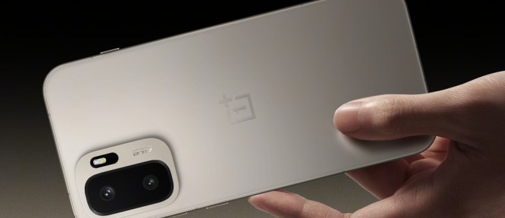 هاتف OnePlus Ace 6 Ultra يظهر بلون رمادي معدني جديد في صور رسمية