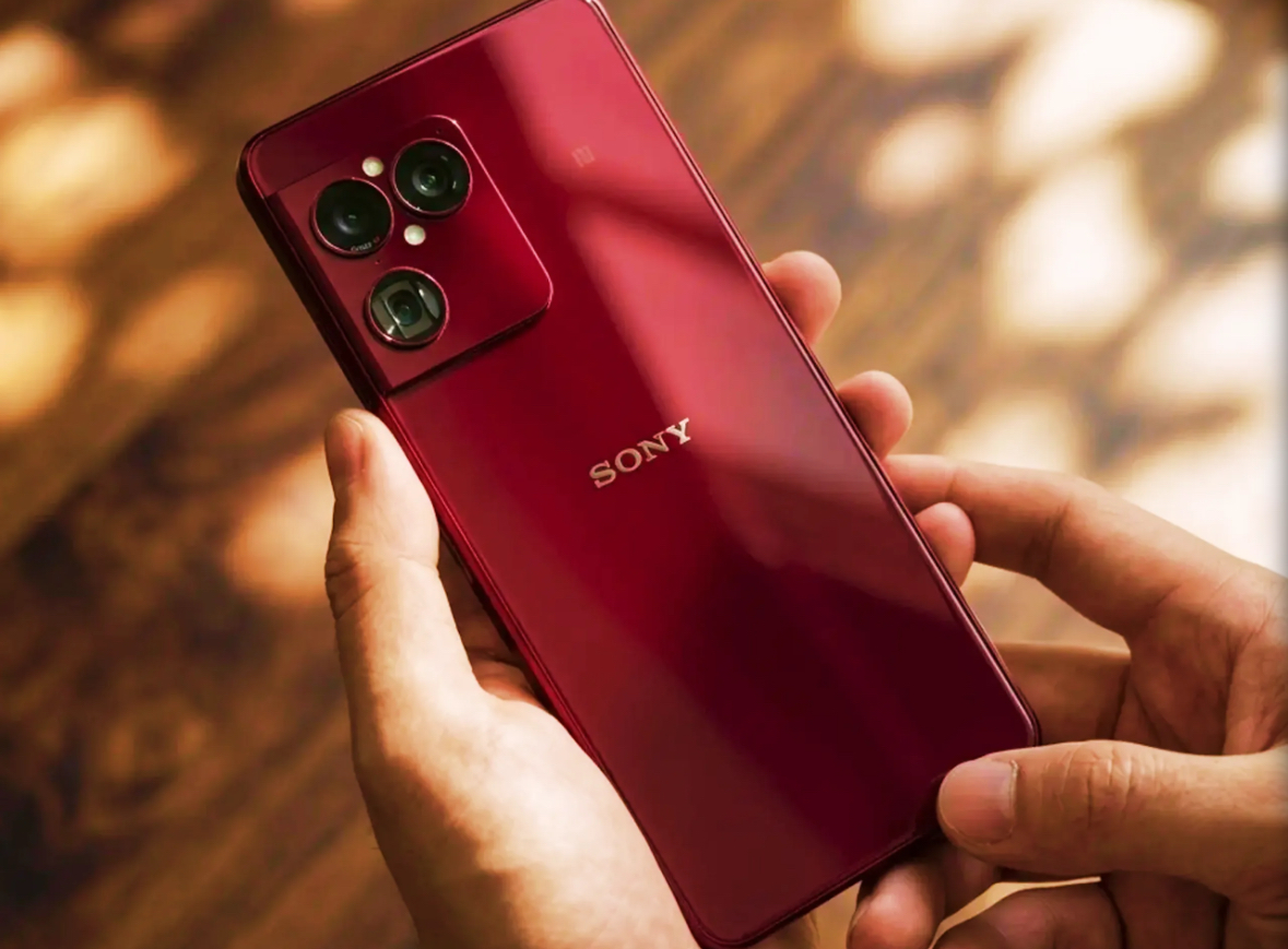 تسريب صور Xperia 1 VIII باللون الأحمر يثير الجدل حول التصميم الجديد
