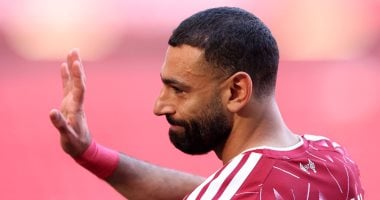 أطفال ليفربول يودعون محمد صلاح وزوجته.. فيديو أطفال ليفربول يودعون محمد صلاح وزوجته.. فيديو