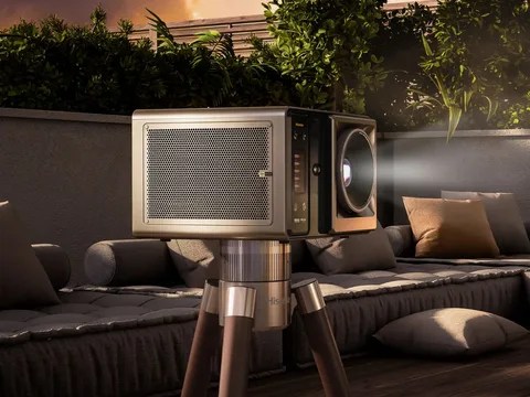 هايسنس تطلق رسميا جهاز العرض الليزري الجديد XR10 بسطوع فائق وتقنية تبريد سائل