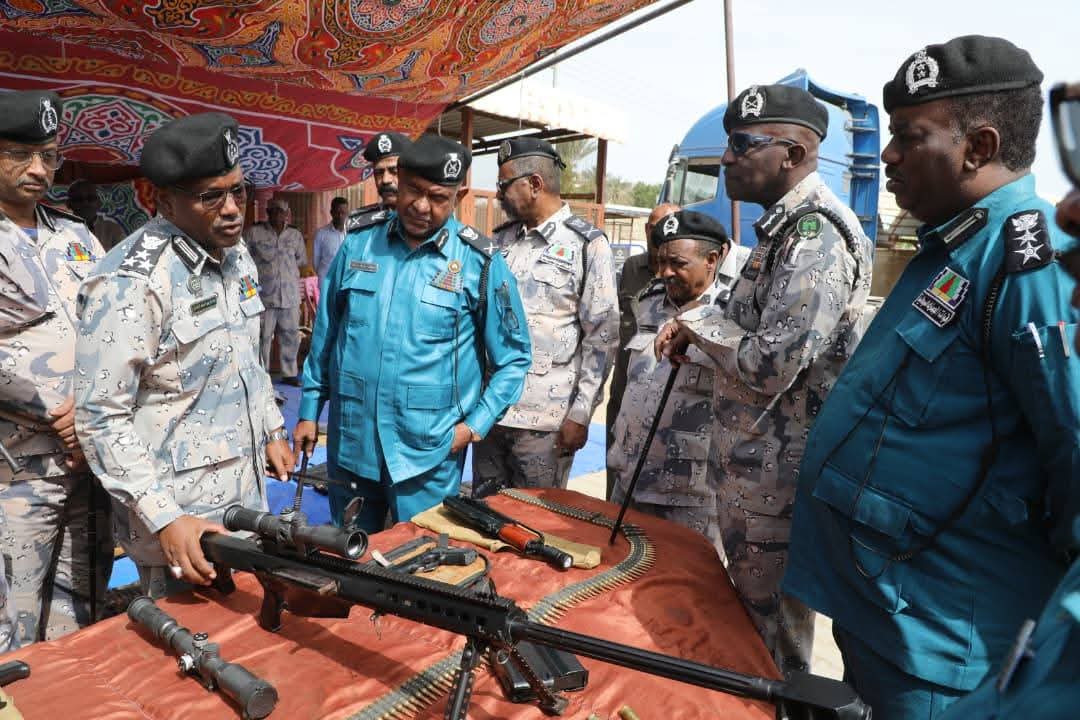 في عملية نوعية لمكافحة التهريب بالبحر الأحمر ضبط متهمين أجانب بحوزتهما أسلحة وذخائر في عملية نوعية لمكافحة التهريب بالبحر الأحمر ضبط متهمين أجانب بحوزتهما أسلحة وذخائر
