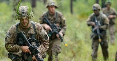 إعلامى أمريكى ينشر مقطع لاشتباكات بين قوات أمريكا وإيران خلال عملية إنقاذ الطيار..فيديو