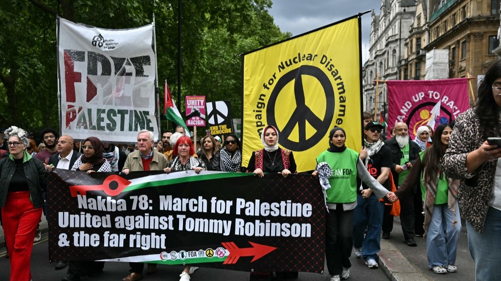 Quarter of a million join Nakba Day rally as farright protest also takes place in central London Quarter of a million join Nakba Day rally as farright protest also takes place in central London