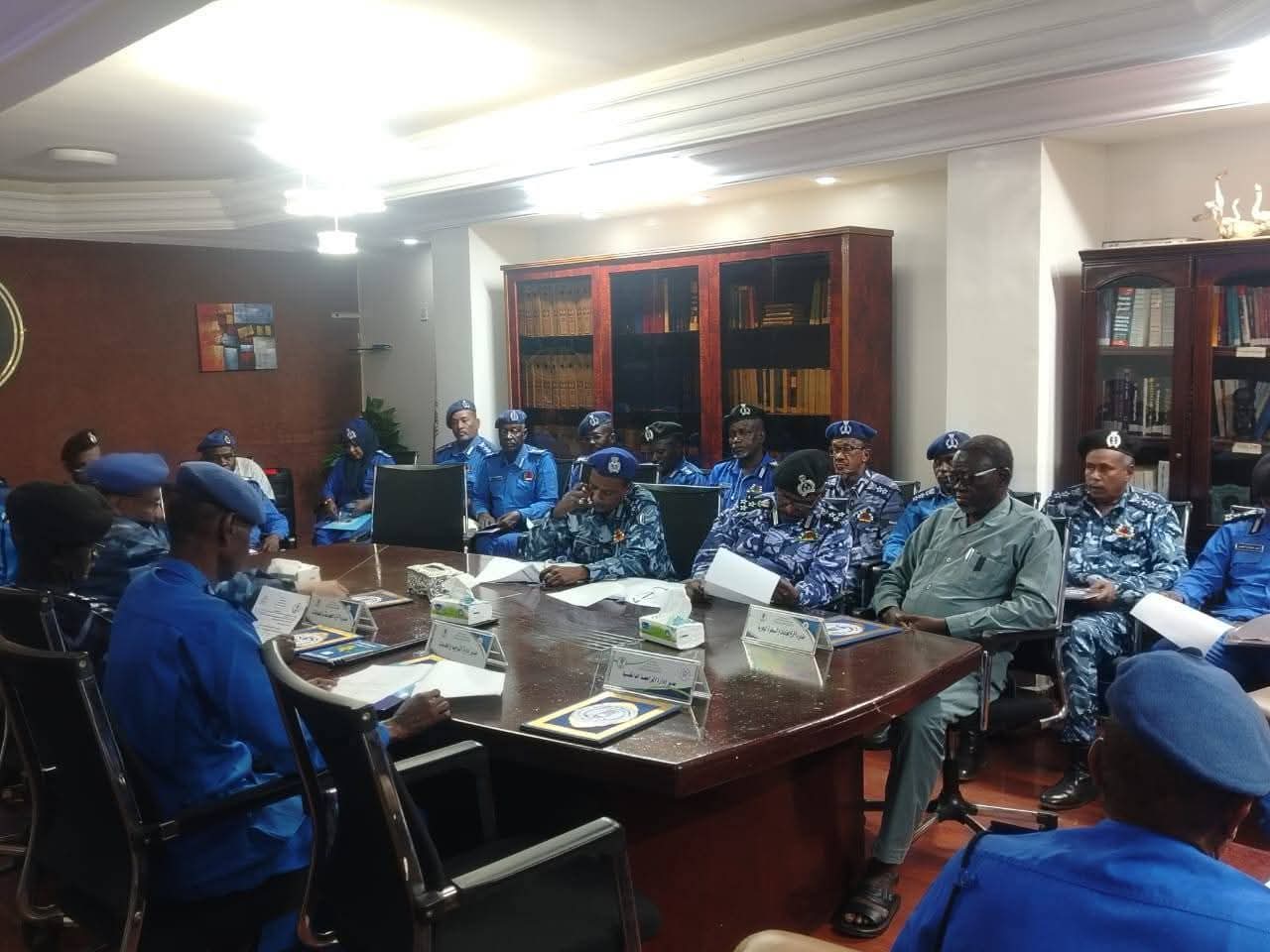 هيئة قيادة الجوازات والهجرة تبحث خطط التطوير الفني وتدريب الكوادر البشرية