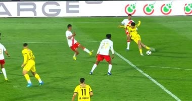 بهدف ماركة بوشكاش.. المغرب الفاسي يتصدر الدوري بالفوز على الوداد فيديو