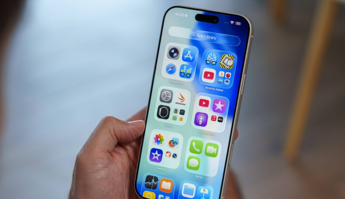 تسريب يشير إلى استلهام ColorOS القادم بعض عناصر Liquid Glass من أبل