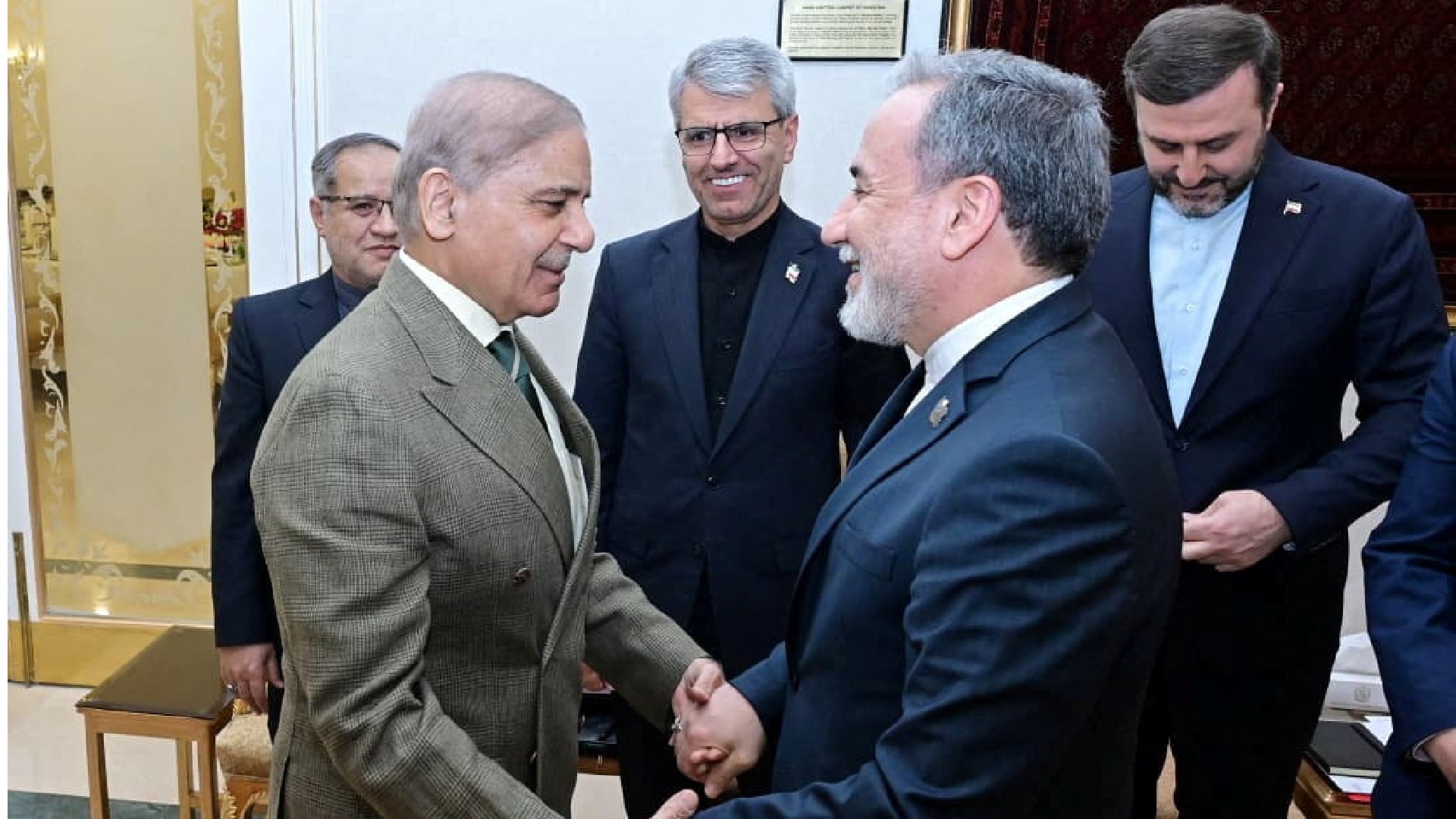 Iran foreign minister returns to Pakistan despite Trump cancelling envoys trip