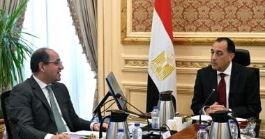 رئيس الوزراء يتابع مع وزير المالية عددا من ملفات العمل رئيس الوزراء يتابع مع وزير المالية عددا من ملفات العمل