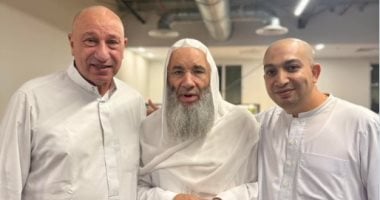 محمود الخطيب يؤدى مناسك الحج برفقة محمد حسان