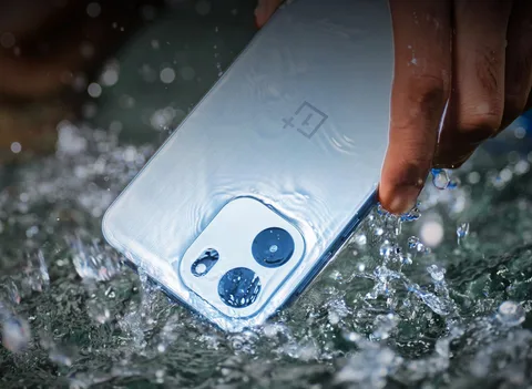 OnePlus تطلق هاتف نورد CE6 ببطارية عملاقة وتصميم مقاوم للماء بأسعار اقتصادية