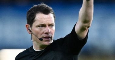 دارين إنجلاند حكما لقمة مان يونايتد ضد ليفربول فى غياب محمد صلاح