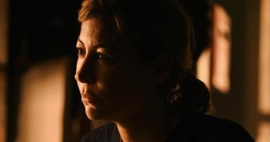 أشرف زكي وسيد رجب فى عزاء والد منة شلبي