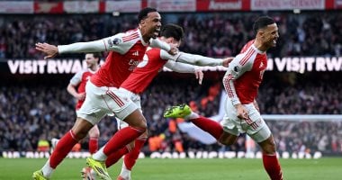 أرسنال يواجه بيرنلي وينتظر هدية بورنموث للتتويج بلقب الدوري الإنجليزي