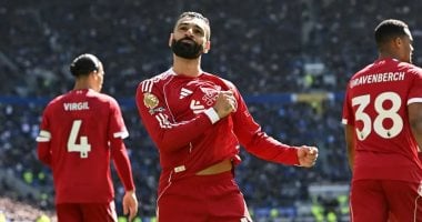 محمد صلاح يكتب التاريخ في تفوق ليفربول ضد إيفرتون بالشوط الأول.. فيديو