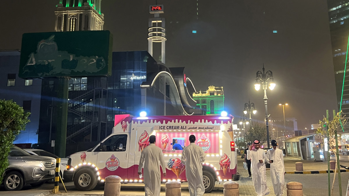Saudi Arabia freezes work for western consultants even as oil revenue rises Saudi Arabia freezes work for western consultants even as oil revenue rises
