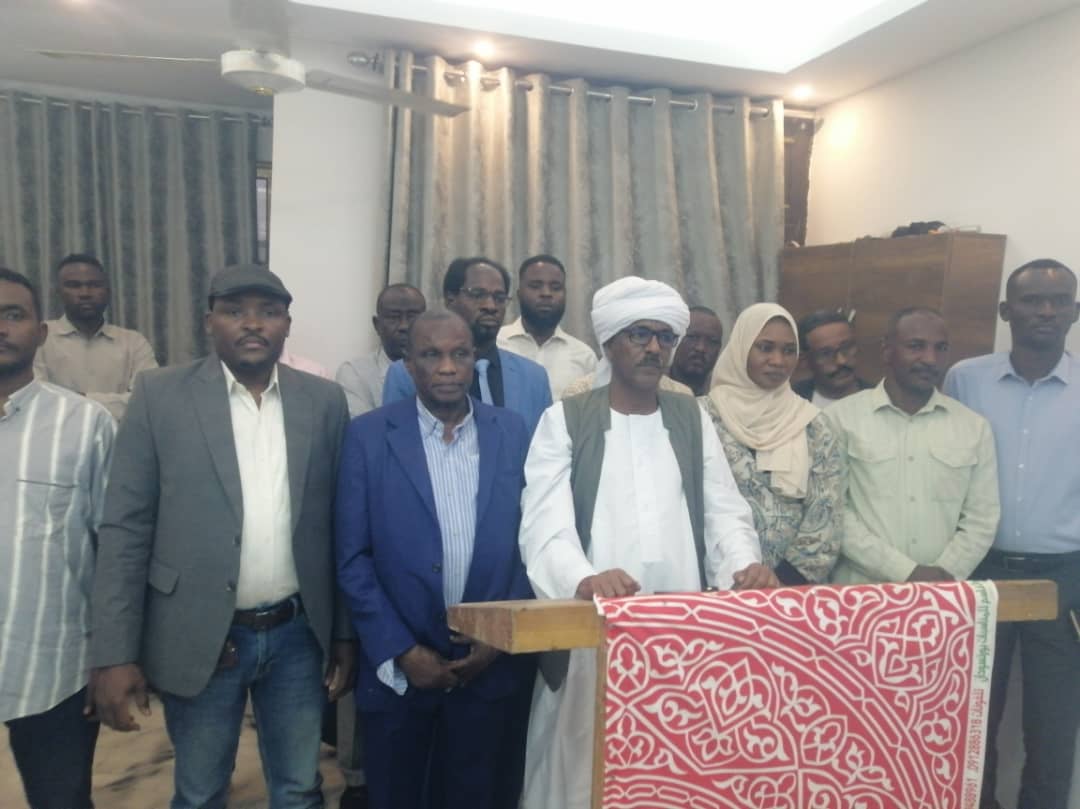 الكتلة الديمقراطية تقر تشكيل لجنة لتسكين هياكلها وتؤكد: لا مساومة على وحدة الجيش والدولة الكتلة الديمقراطية تقر تشكيل لجنة لتسكين هياكلها وتؤكد: لا مساومة على وحدة الجيش والدولة