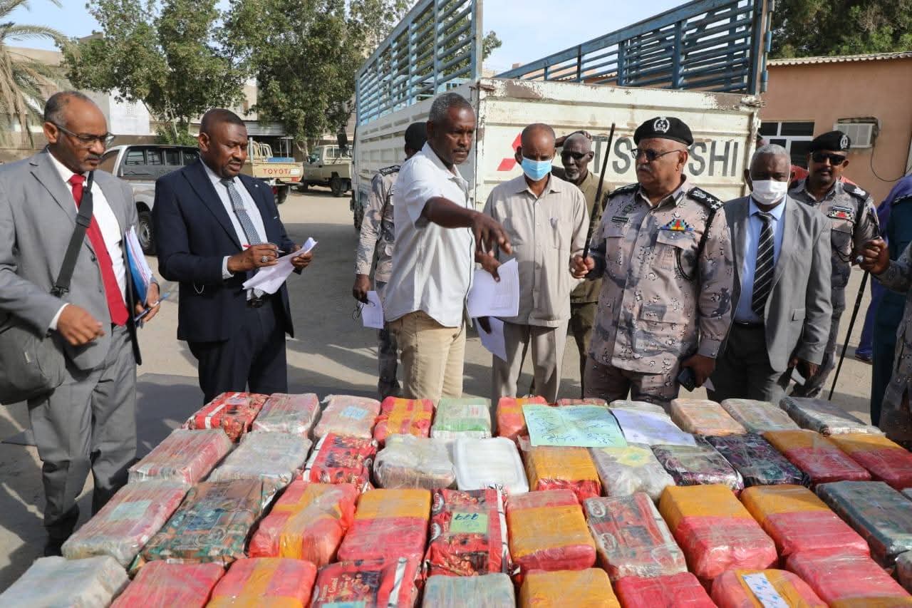 مكافحة التهريب البحر الأحمر تبيد 3.5 طنا من المخدرات