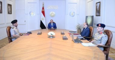 الرئيس السيسى يعقد اجتماعا لمناقشة الملفات والموضوعات المتعلقة بأنشطة القوات المسلحة
