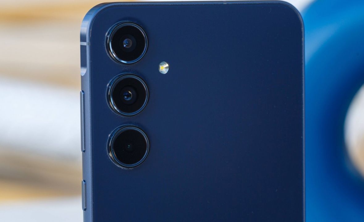 سامسونج تطلق تحديث أمان أبريل 2026 لهاتفي Galaxy A53 وGalaxy A55