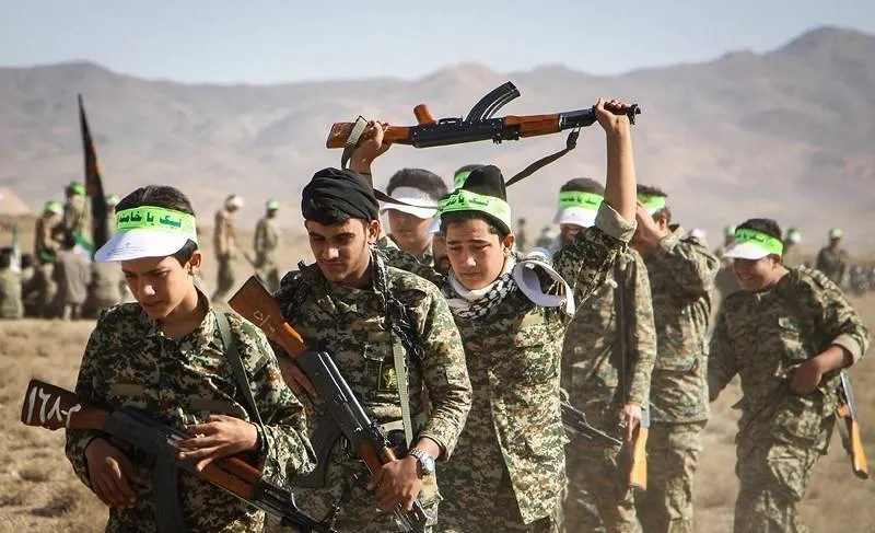 منظمة حقوقية: تجنيد الحرس الثوري أطفالا يرقى إلى جريمة حرب