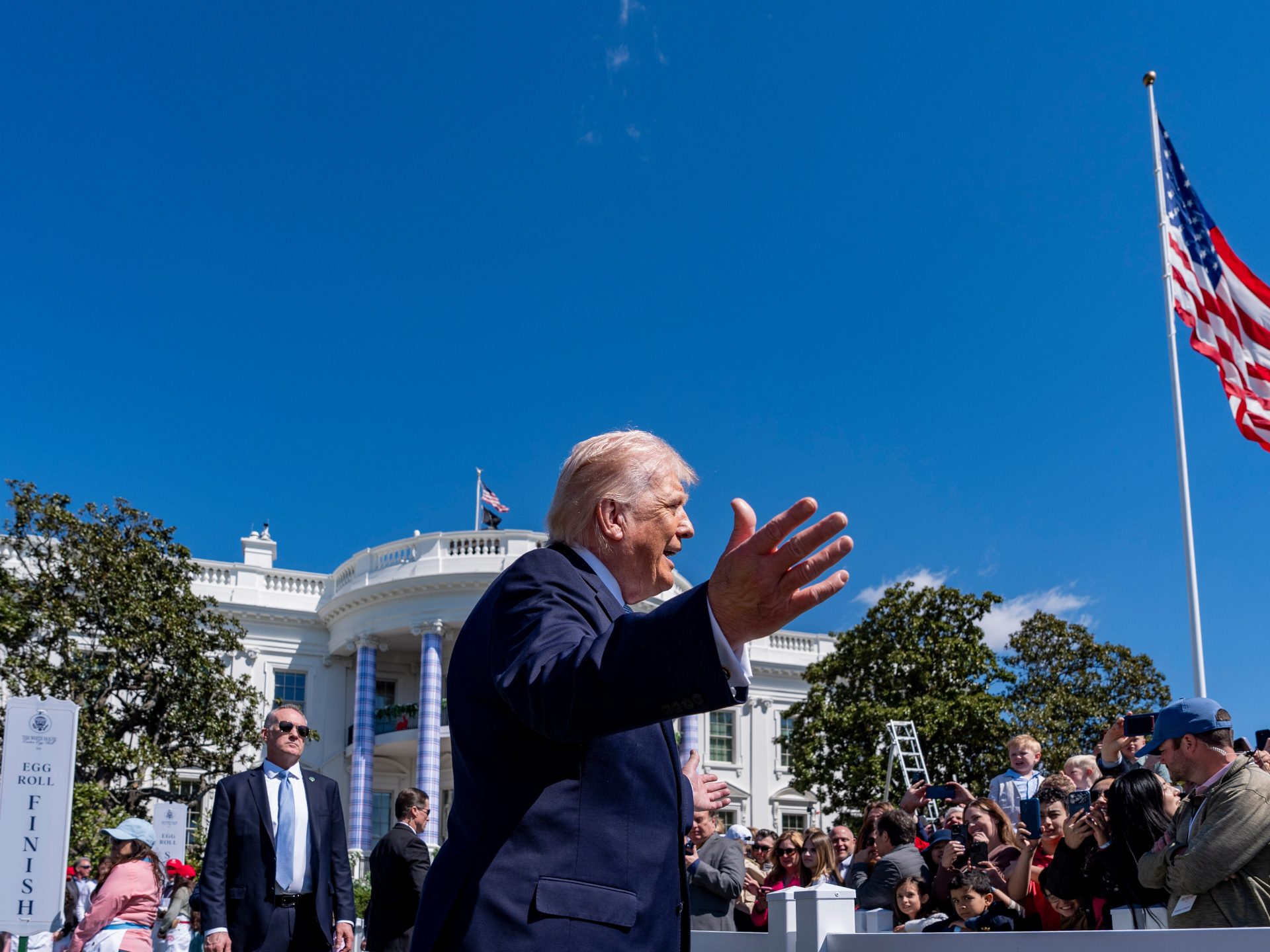 البيت الأبيض يتحرك بعد شبهات بتربح موظفيه من قرارات ترمب البيت الأبيض يتحرك بعد شبهات بتربح موظفيه من قرارات ترمب