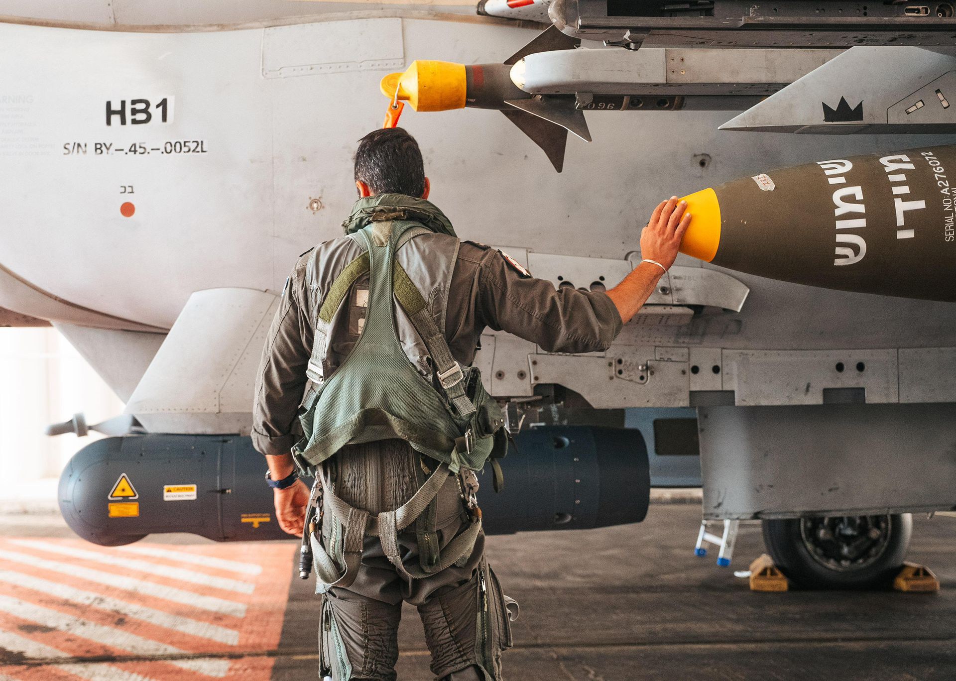 معاريف: إسرائيل تواجه معضلة في التعامل مع الحوثيين بعد انخراطهم بالحرب