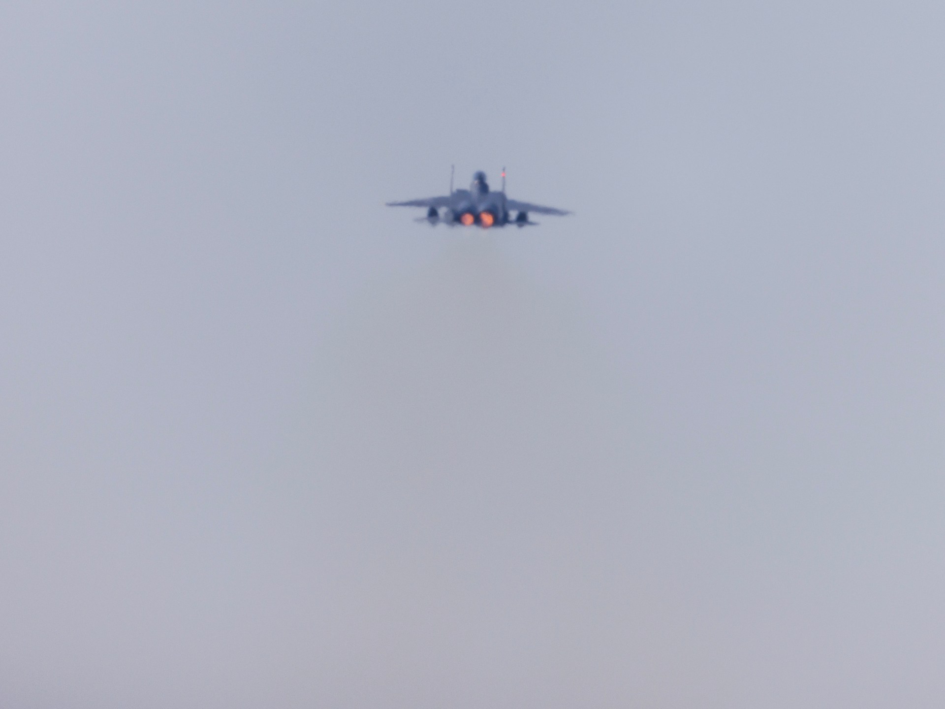 ترمب يعلن إنقاذ ثاني أفراد طاقم طائرة إف15 التي أسقطت فوق إيران ترمب يعلن إنقاذ ثاني أفراد طاقم طائرة إف15 التي أسقطت فوق إيران