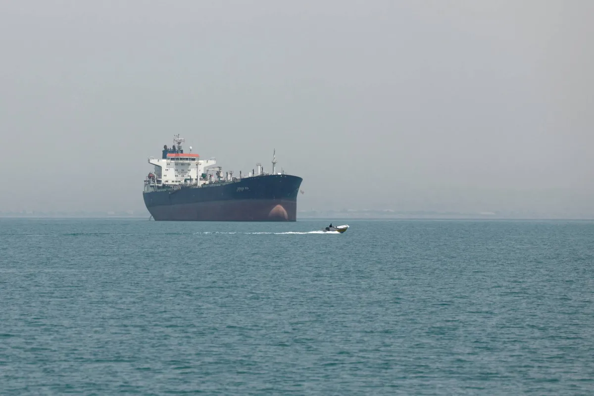 Vessels Carrying Middle East Oil LNG Exit Hormuz Head for Pakistan China Vessels Carrying Middle East Oil LNG Exit Hormuz Head for Pakistan China