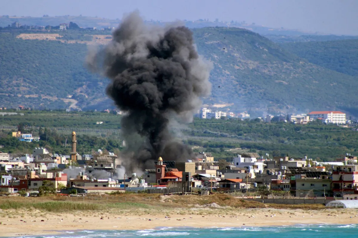 مقتل 12 شخصا في غارات إسرائيلية على شرق لبنان