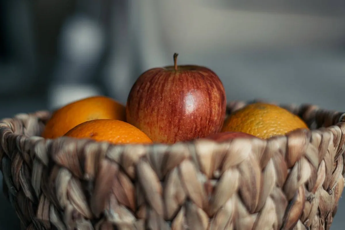 التفاح أم البرتقال: أيهما أفضل لضبط سكر الدم