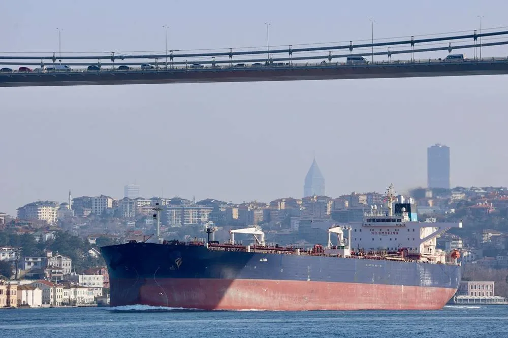 Oil Falls Over 1 on Reports of Potential USIran Ceasefire Deal