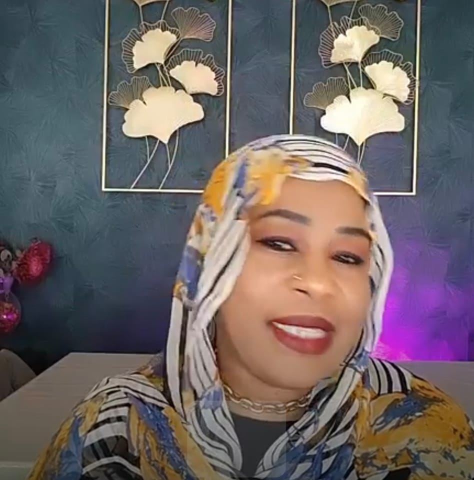 شاهد بالفيديو.. التيكتوكر السودانية الشهيرة ماما كوكي تحكي قصة طلاقها من زوجها ومعاناتها قبل الشهرة في بث مباشر شاهد بالفيديو.. التيكتوكر السودانية الشهيرة ماما كوكي تحكي قصة طلاقها من زوجها ومعاناتها قبل الشهرة في بث مباشر