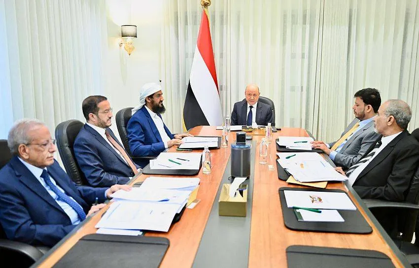الرئاسي اليمني يشدد على الإصلاحات وملاحقة منفذي الاغتيالات