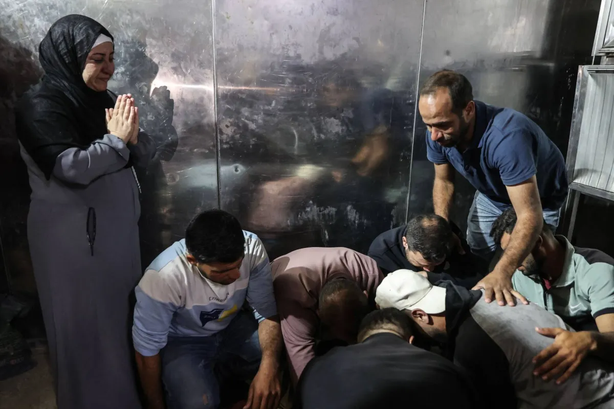 مقتل 3 فلسطينيين بقصف إسرائيلي على جنوب ووسط غزة مقتل 3 فلسطينيين بقصف إسرائيلي على جنوب ووسط غزة