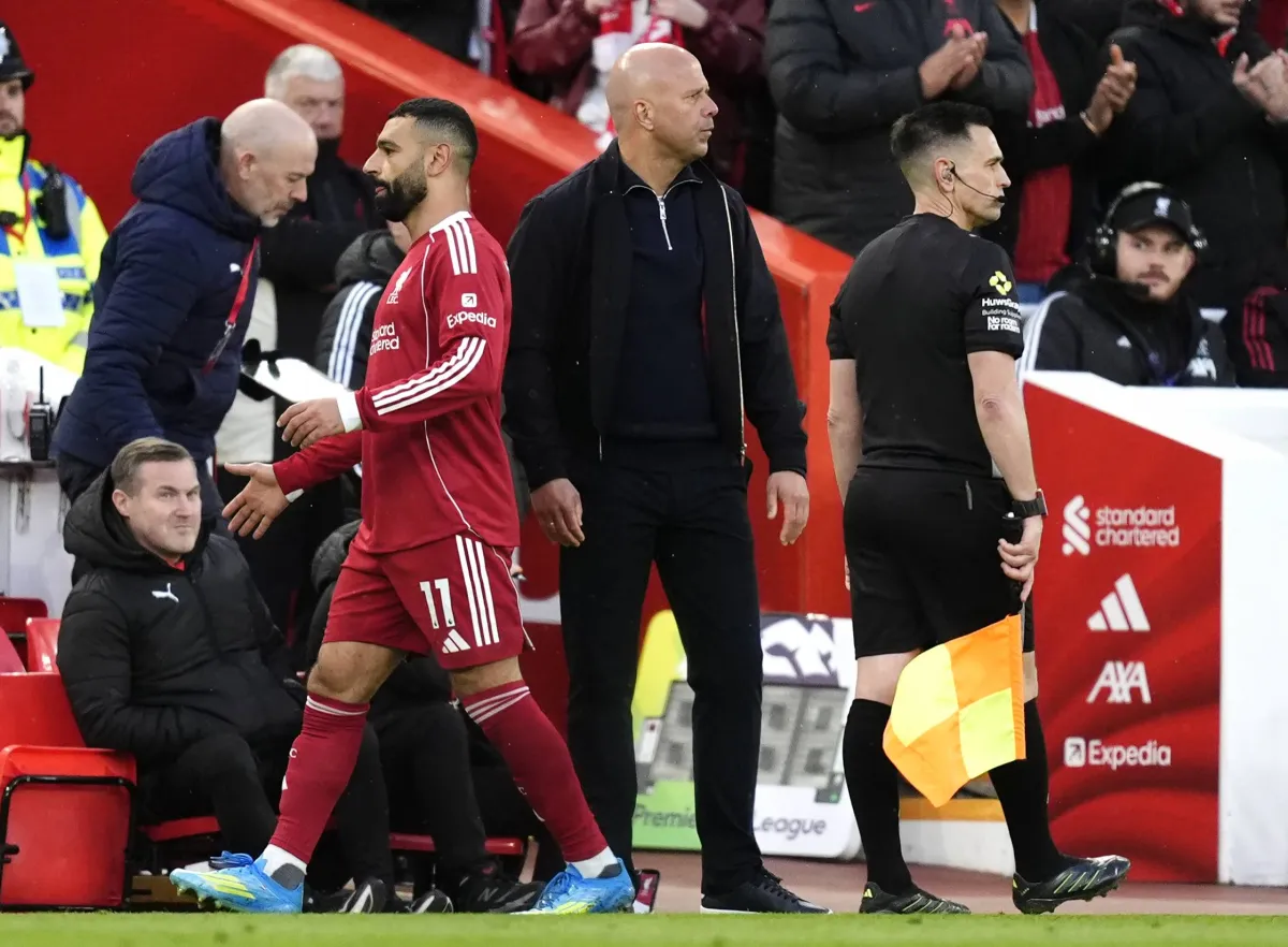 مدرب منتخب مصر يطمئن على محمد صلاح