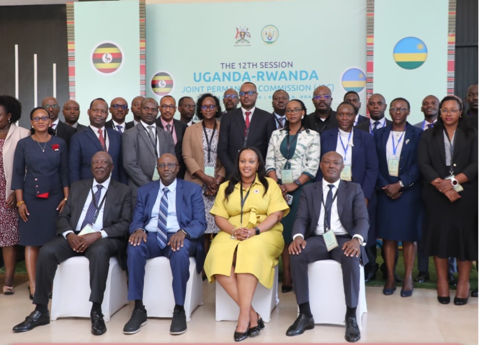 كبار المسؤولين في أوغندا ورواندا يبحثون تعزيز التعاون في البنية التحتية والتجارة في قمة كمبالا