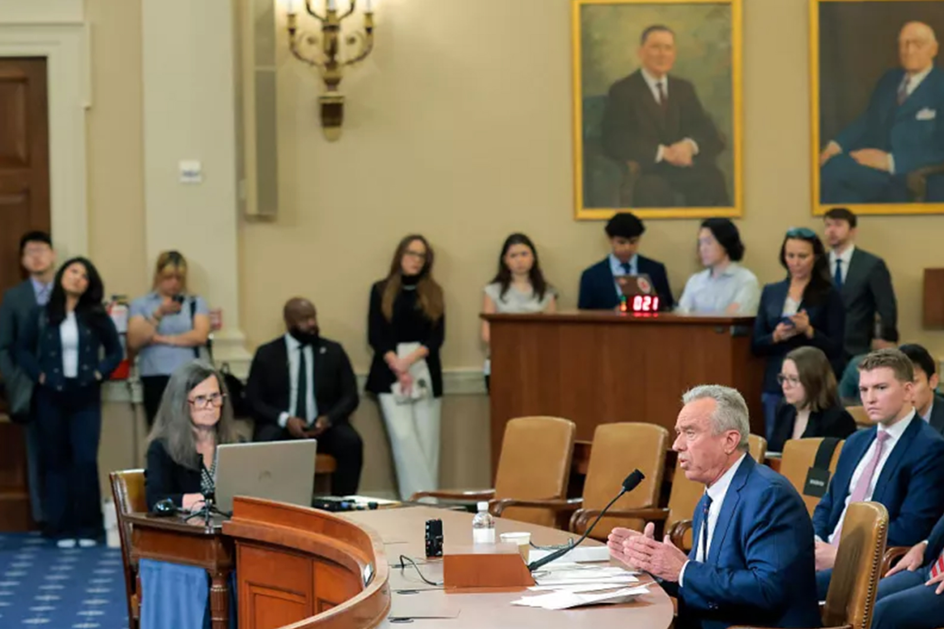 نقاشات ساخنة تهز مجلس النواب الأمريكي بين مشرعين وصديق ترمب