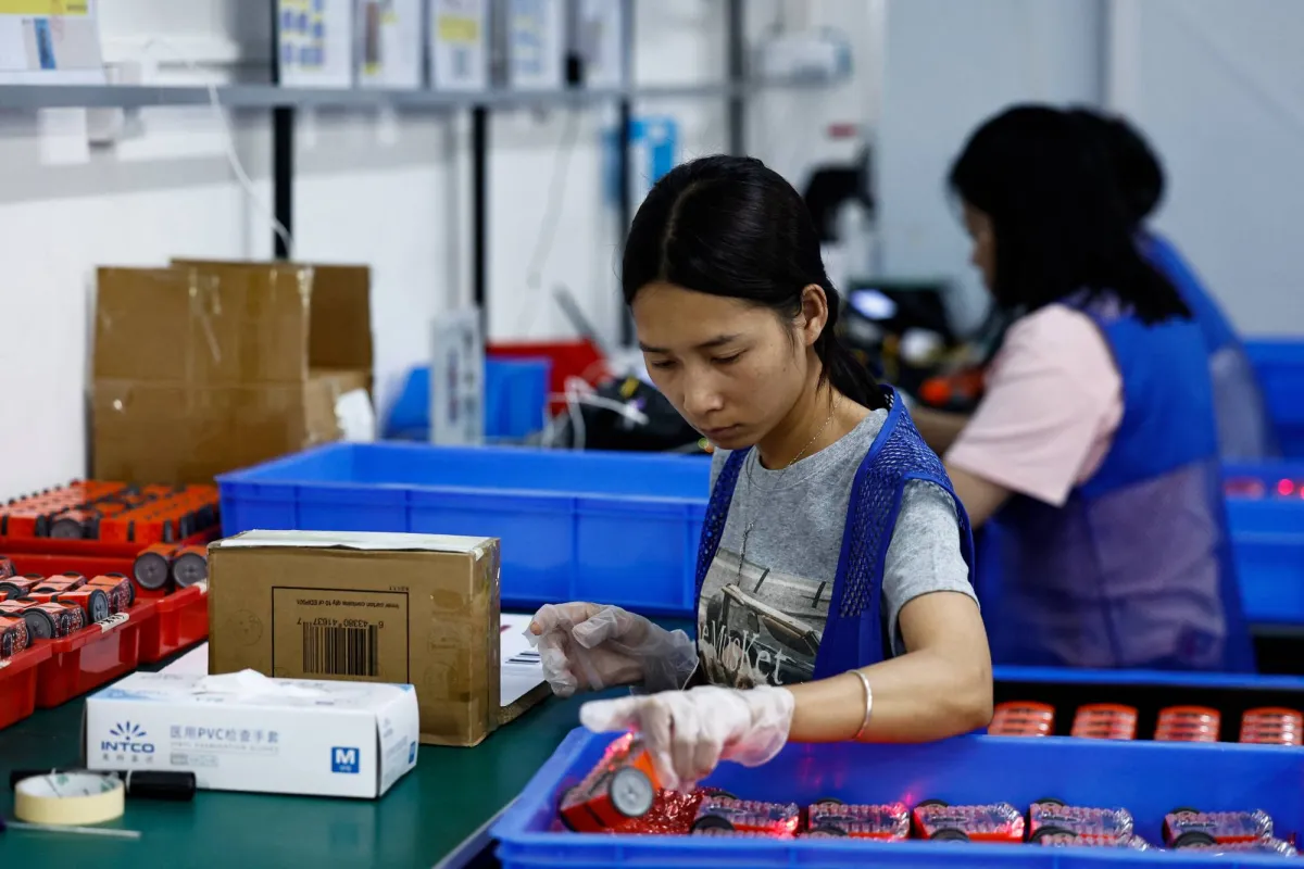 مصانع الصين تتكيف مع ترمب والتعريفات الجمركية واضطرابات الأسواق مصانع الصين تتكيف مع ترمب والتعريفات الجمركية واضطرابات الأسواق