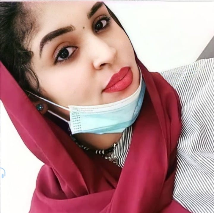 شاهد بالصورة.. المذيعة السودانية الحسناء تغريد الخواض تساند إبنتها وتدعمها في امتحانات الشهادة السودانية بالقاهرة شاهد بالصورة.. المذيعة السودانية الحسناء تغريد الخواض تساند إبنتها وتدعمها في امتحانات الشهادة السودانية بالقاهرة