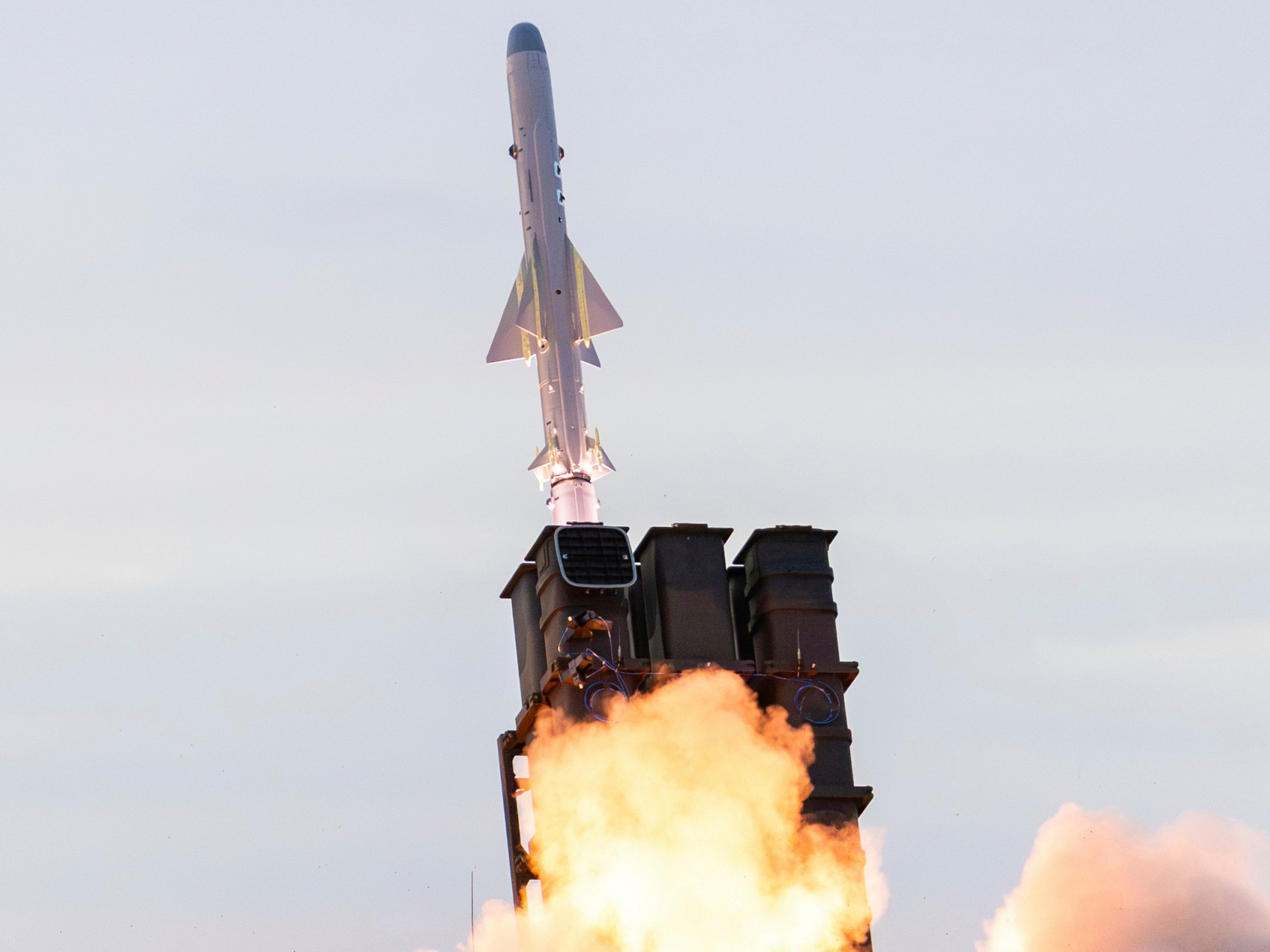 تحول تاريخي.. اليابان ترفع الحظر عن تصدير الأسلحة الفتاكة