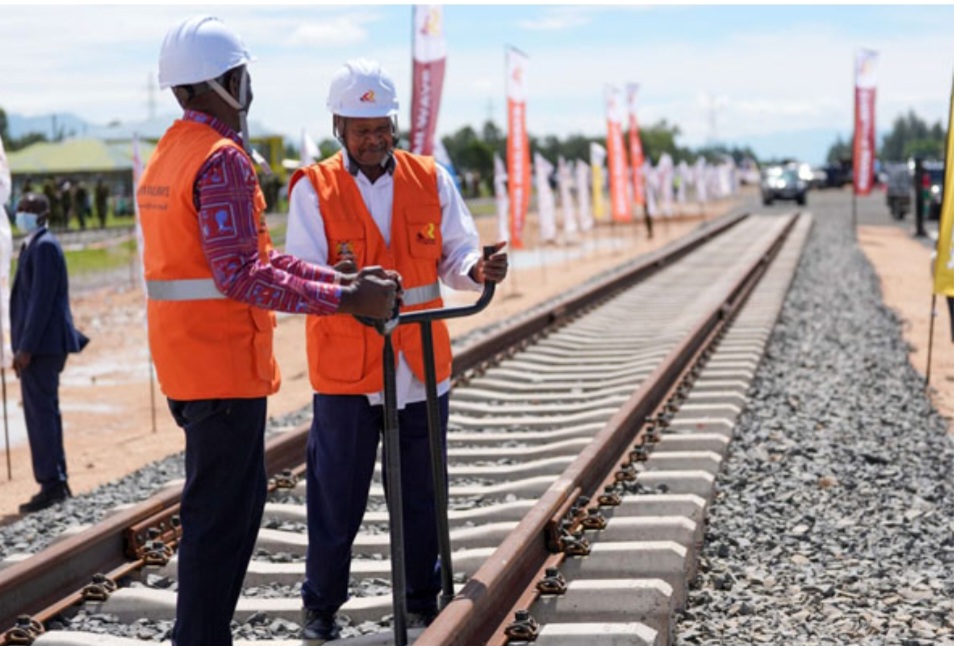 أوغندا تتفق مع وكينيا ورواندا على تمويل مشروع السكة الحديد 