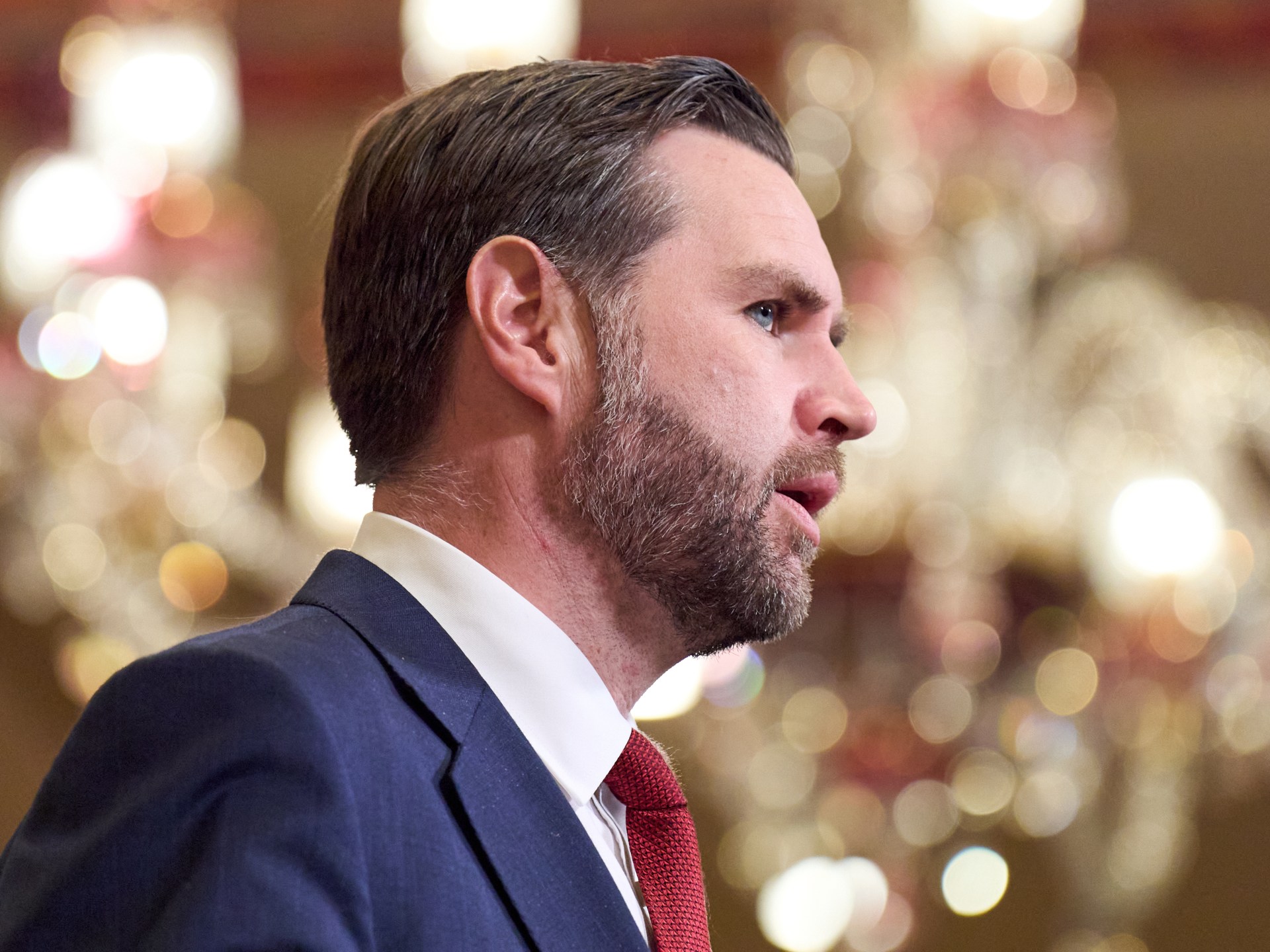 بين الولاء والطموح.. فانس في سباق مبكر لوراثة ترمب