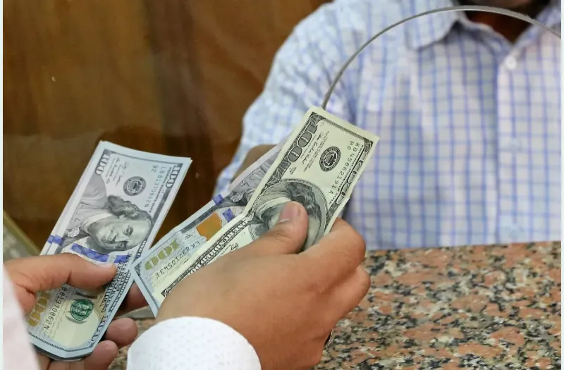 تحسن أداء الجنيه لا يخفف مخاوف المصريين من هزات الاقتصاد