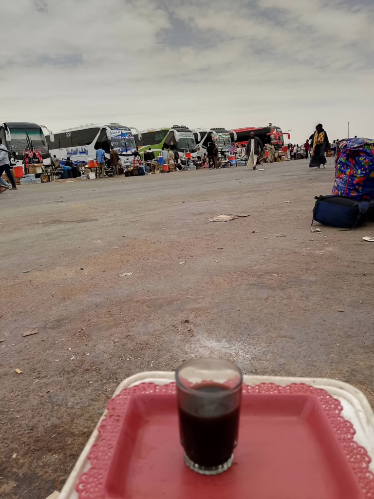 بالصور.. قدم نصائح من ذهب للراغبين في العودة.. ناشط سوداني يحكي قصة عودته لأرض الوطن من المريوطية فيصل بالقاهرة حتى الحاج يوسف الخرطوم