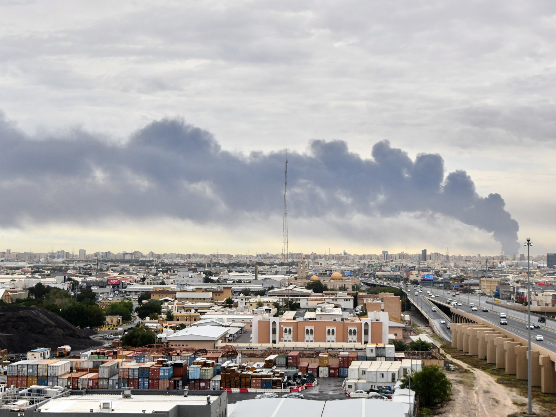 هجمات إيرانية تستهدف دولا خليجية رغم إعلان وقف إطلاق النار هجمات إيرانية تستهدف دولا خليجية رغم إعلان وقف إطلاق النار